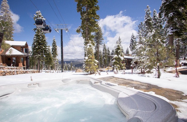 Gondola Ski-in/Ski-out By Tahoe Getaways - Luxury 4 BR, Private Hot Tub, Access to Pool