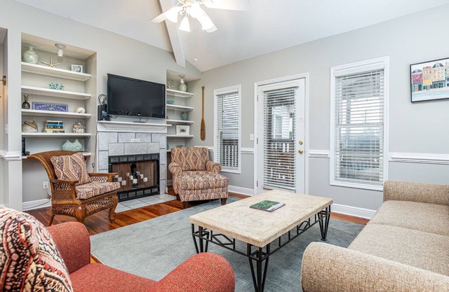 Good Times | Near Beach, 2 Balconies, Pet Friendly