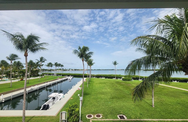 Gorgeous 3/2.5 townhouse w. pool and dockage at Indigo Reef #46