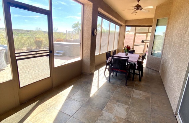 Gorgeous 3 bedroom pet friendly home with private hot tub