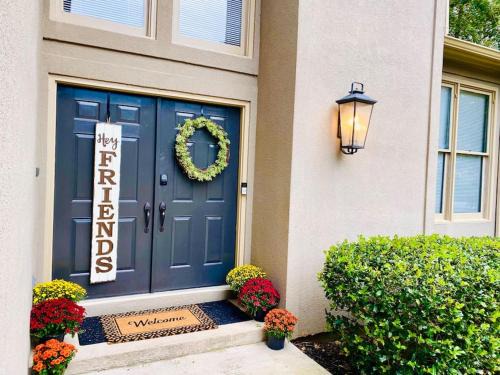 Gorgeous 4 BR Home - 1.5 mile from DT Alpharetta