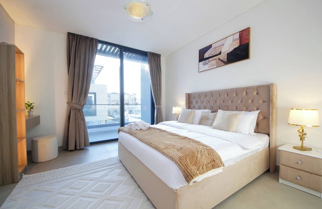 Gorgeous 4B maid's private beach