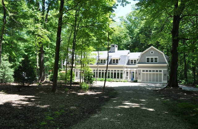 Gorgeous 5 bedroom 4.5 bath home with all amenities. Sleeps 16 comfortably!