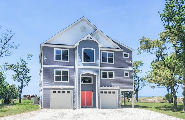 Gorgeous 6 Bed, 5 Bath Beachfront Home With Private Beach!