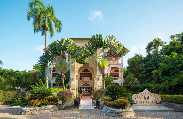 Gorgeous Balaji Palace with Private Beach