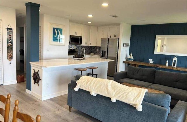 Gorgeous Condo in Historic St Augustine FL, close to Beaches, Shops and Pools.