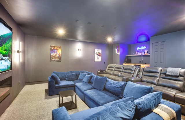 Gorgeous Conroe Getaway w/ Deck: 6 Mi to Lake!