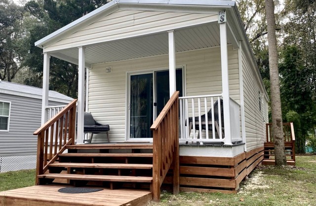 Gorgeous Cottage Close to Fantastic Hiking Trails in Dunnellon, Florida