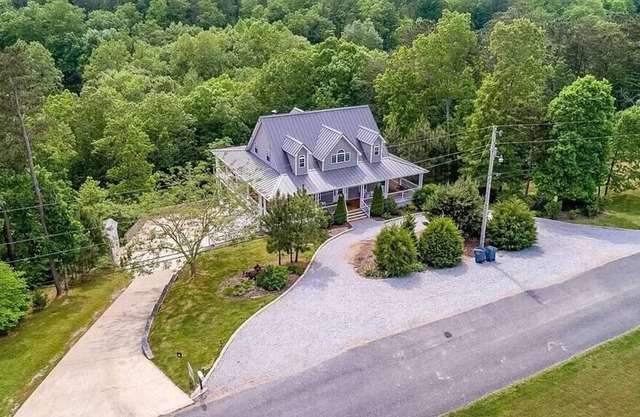 Gorgeous custom built house overlooking Pickwick Lake