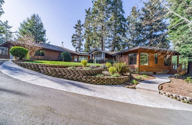 Gorgeous, dog-friendly home with magnificent bay, meadow, & mountain views