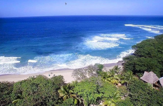 Gorgeous Eco Lodge Boutique Hotel surf kitesurf yoga next to Encuentro Beach