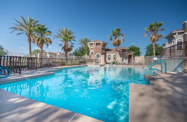 Gorgeous Gated Condo Summerlin Clean Comfort minutes from Strip, Red Rock