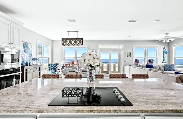 Gorgeous Gulf-Front Sunsets! Secluded Beach, Private Pool, Elevator, &Beach Gear