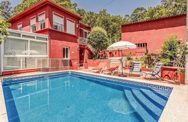 Gorgeous home in San Xoan de Tabagón