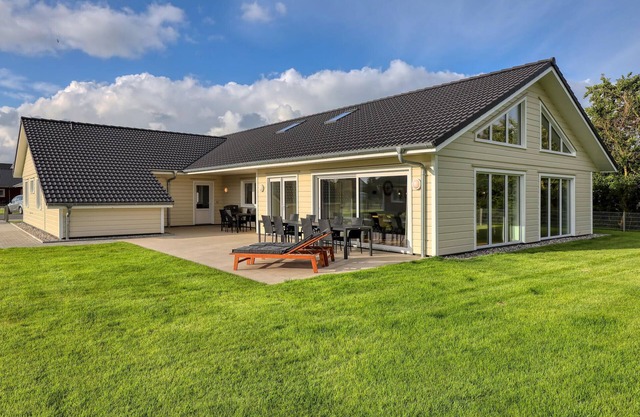 Gorgeous home in Dagebüll with kitchen