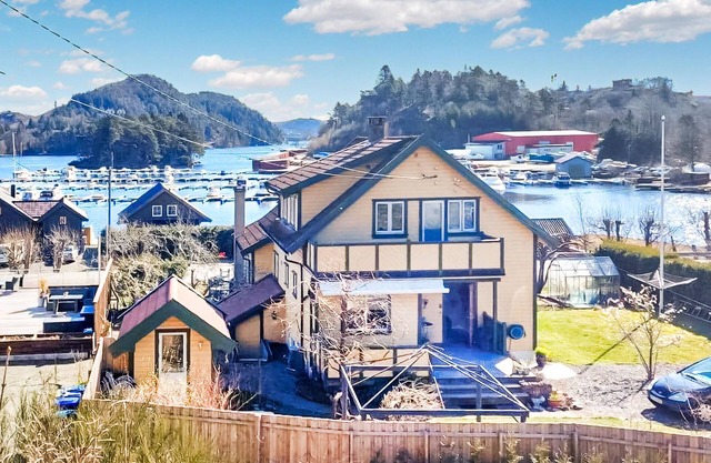 Gorgeous home in Farsund with kitchen