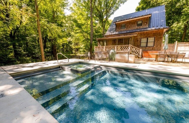 Gorgeous Lake View Home with Private Pool and Hot Tub! Pool Open Late!