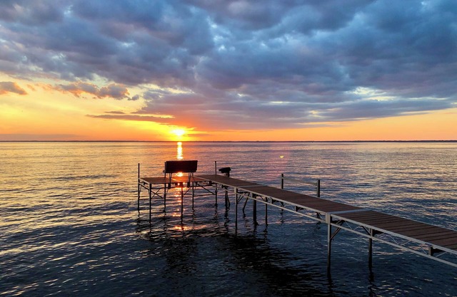 Gorgeous Lake Winnebago Sunsets with private backyard! Pet-friendly!