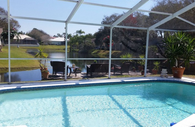 GORGEOUS Lakefront Pool Home with 2 Hole Putting Green, Sleeps 10 RESORT STYLE