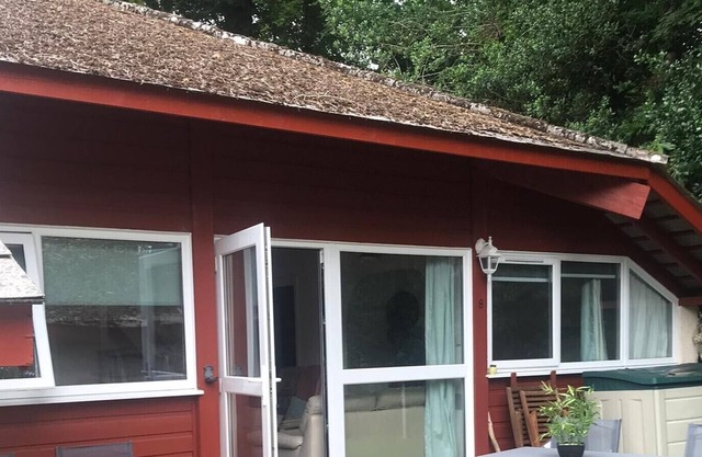 Gorgeous lodge, Amroth, 10 minutes from Tenby