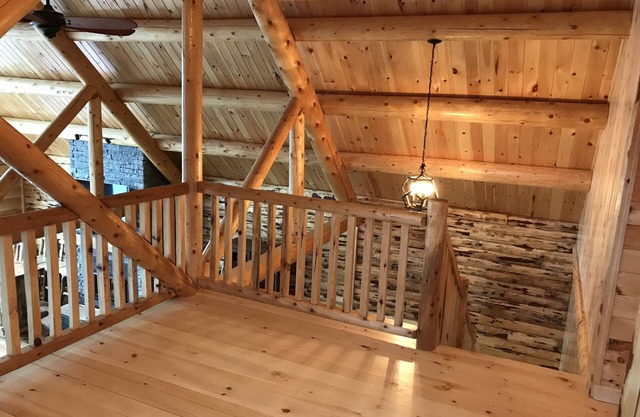 Gorgeous Log Cabin on Lake Thunderbird Illinois