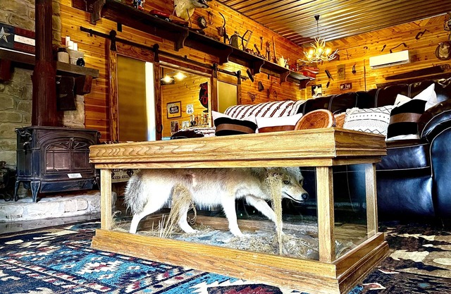 Gorgeous Luxury Cabin with Private Horse Stalls & Over 20 miles of trails