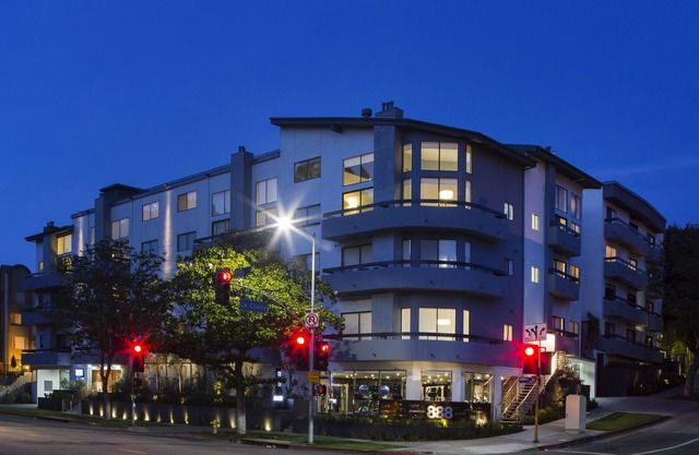 Gorgeous Luxury Fully Furnished One Bedroom Apartment
