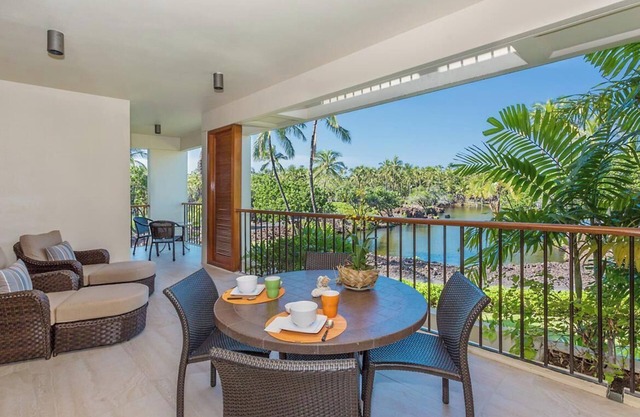 Gorgeous Mauna Lani Terrace Condo - Walk to Beach!