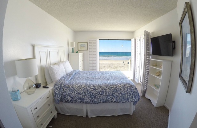 Gorgeous Ocean Front Condo on the Boardwalk - Walk to Everything!