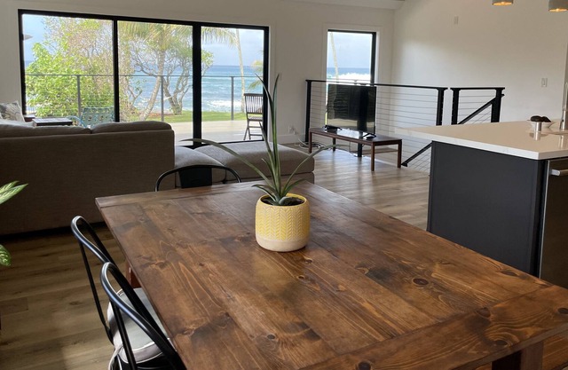 Gorgeous Oceanfront North Shore Compound Retreat