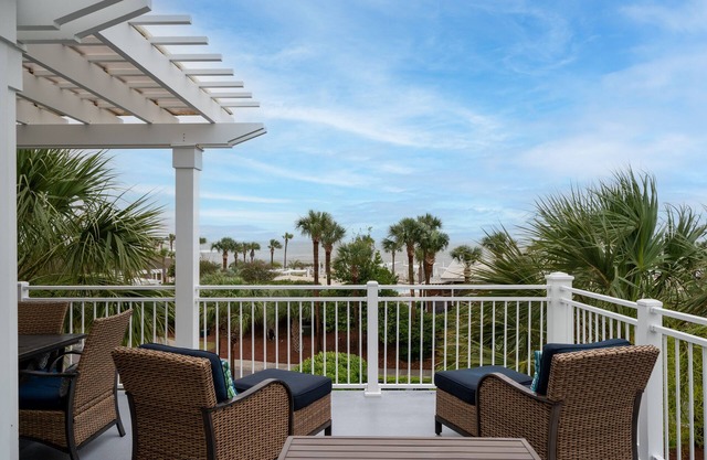 Gorgeous Remodeled Atrium! 2nd Floor Ocean Views! Amenity Cards!