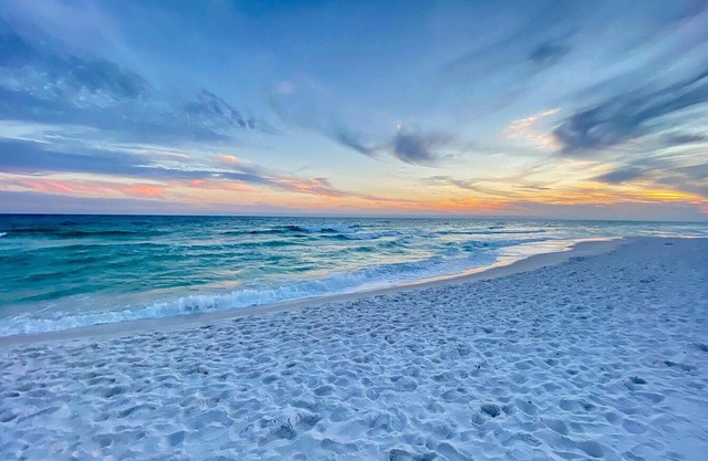 Gorgeous renovated condo - Steps from the Beach! Heated Pool! Hot tub!