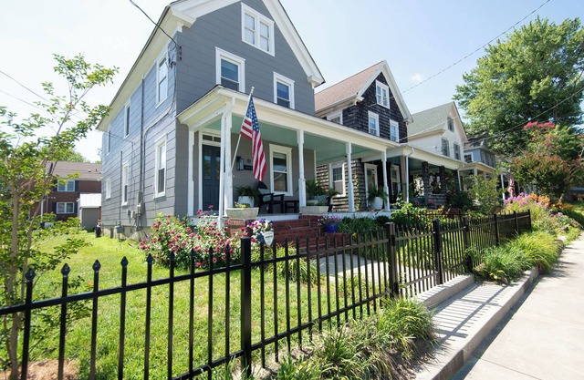 Gorgeous retreat across from yacht club, the Choptank, and IronMan finish line!