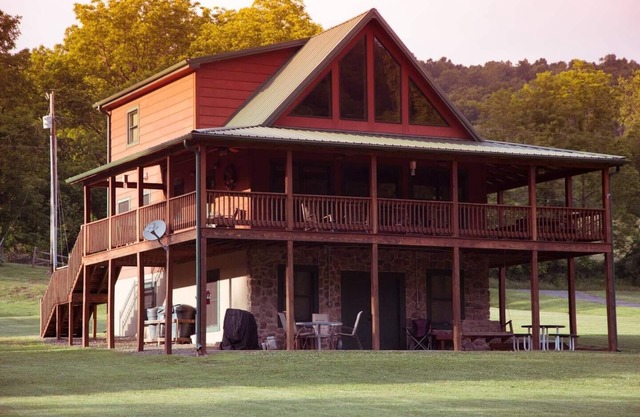 Gorgeous Riverfront Home w/Large Flat Yard 3B