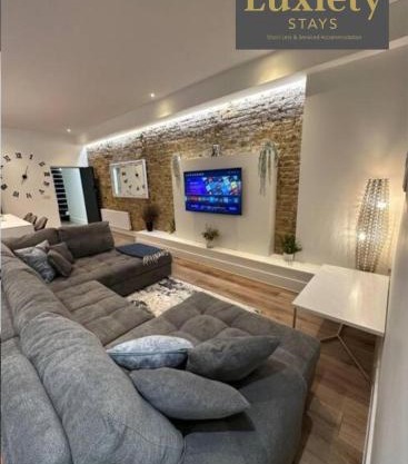 Gorgeous & Sleek 2BR City Centre Nr Cliffs Pavillion by Luxiety Stays