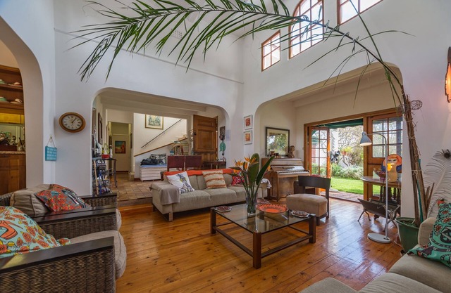 Gorgeous villa 1 minute from beach and restaurants, 4 bedrooms all en-suite