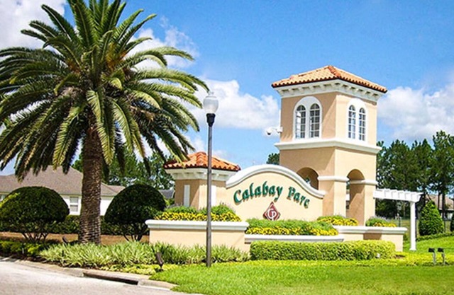 Gorgeous Villa - newly remodeled, with a games room and 75" smart TV, extras!