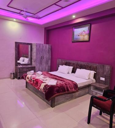 Goroomgo Kashi Inn Raj Ghat Varanasi Near Ganga Rajghat - Kashi Railway Station 500 - Kashi Vishwanath Temple - Hotel-at-Prime-Location Spacious-Room with-wi-fi & Parking Availability,