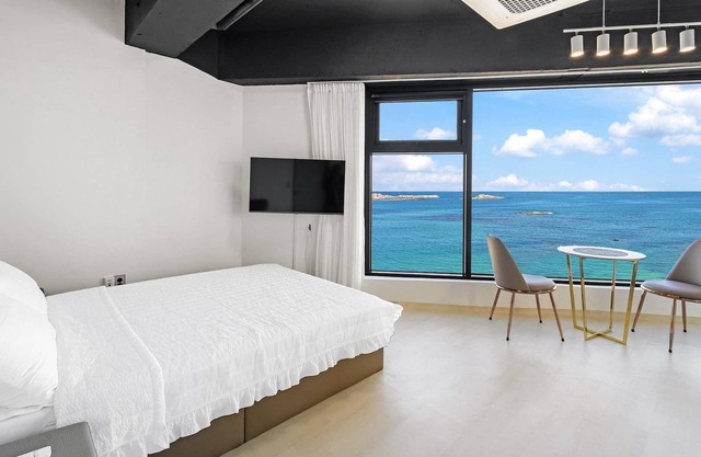 Goseong Leumeleu63 Pension