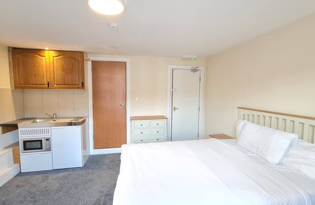 Grace Apartments - Living Rock