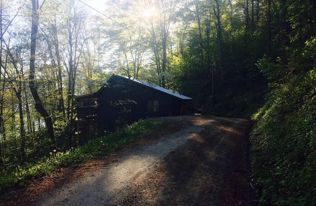 Grace Cottage: Cozy. Affordable. On the lake. Perfect for a small family!