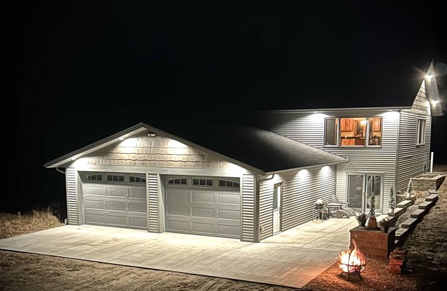 Gracie- A spacious house near Swan Lake!