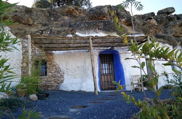 Granado Cave in the Balcones de Piedad complex. Guadix-Granada. For 5 PAX