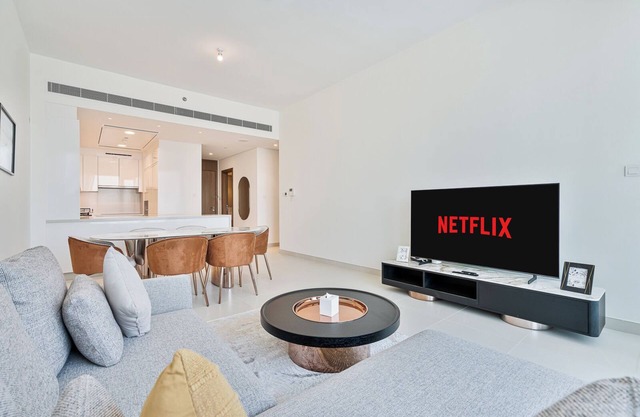 Grand 3BR APT with Pool, Gym and 2 Parking Spaces