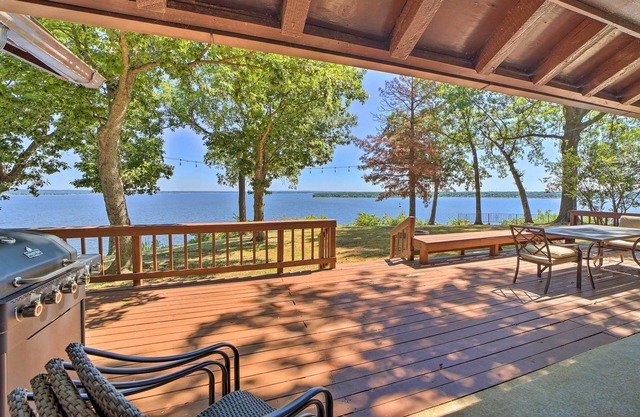 Grand Lake Views + Fire Pit: Monkey Island Home!