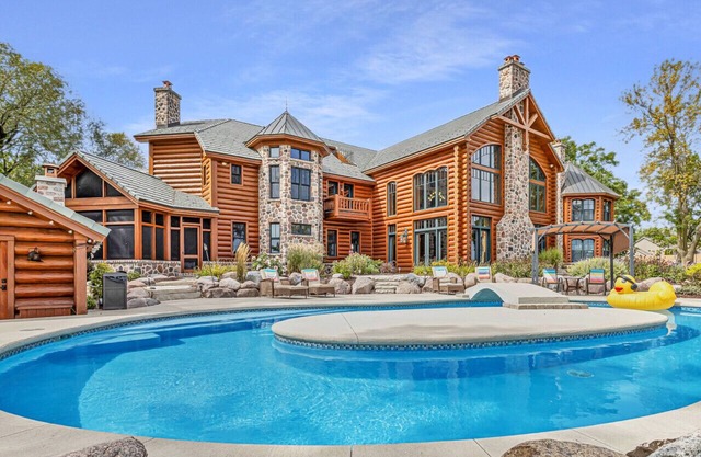 Grand on Longtail | Lazy River · Lake · Luxe Stay