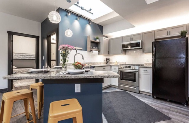 Grand Park Modern Cubby 2BR/3BED/1BA/patio