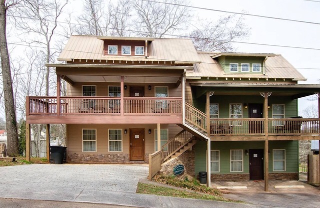 Grand View Villa on Choice Ave - Steps to Downtown