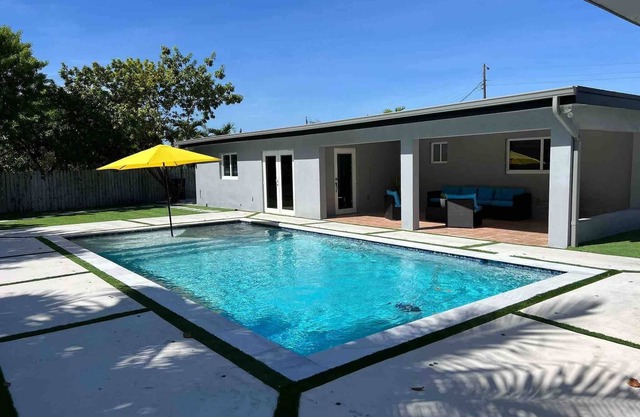 Grand Villa Resort B 2BR, Heated pool and sleeps 6