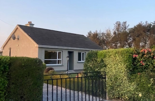 Grandad's Cottage with fantastic views of the Kerry mountains!